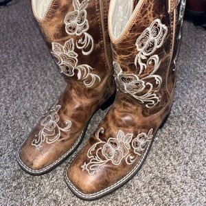 Shyanne embroidered western boots